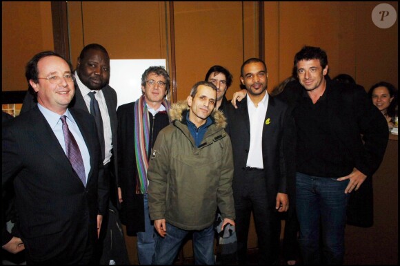 François Hollande, Michel Boujenah, Malek Bouhti, Yvan Attal, Dominique Sopo et Patrick Bruel à Paris le 23 janvier 2006. 
