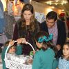 La princesse Margarita avec son mari le prince Louis de Bourbon et leurs enfants Eugenia, Luis et Alfonso le 22 novembre 2014 à Madrid lors de la vente caritative Rastrillo Nuevo Futuro, au profit de l'association qui vient en aide aux orphelins.