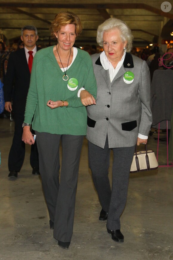 L'infante Pilar de Bourbon pouvait compter sur la présence de sa fille Simoneta Gomez Acebo le 22 novembre 2014 à Madrid lors la vente de charité de l'association Nuevo Futuro, dont elle est la présidente d'honneur.