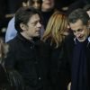 Benjamin Biolay et Nicolas Sarkozy au Parc des Princes lors de PSG-Nice (1-0) le 29 novembre 2014. 