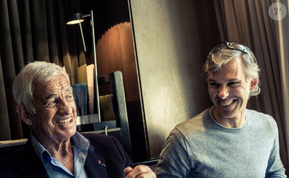 Exclusif - Jean-Paul Belmondo, son fils Paul et le producteur Cyril Viguier ont déjeuné au café de l'Alma pour fêter la concrétisation du documentaire qui va être tourné pour TF1 sur Jean-Paul Belmondo.