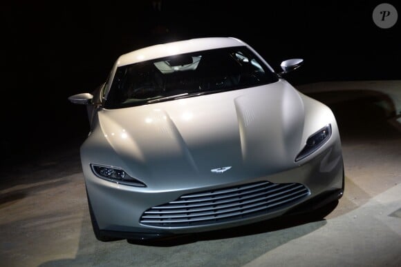 La nouvelle Aston Martin DB-10 lors de la conférence de presse BOND 24 aux Pinewood Studios, près de Londres, le 4 décembre 2014.