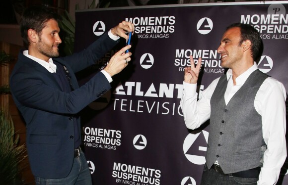 Exclusif - Nikos Aliagas et Christophe Beaugrand - Vernissage de l'exposition "Moments Suspendus" de Nikos Aliagas à l'Atlantis TV à Boulogne-Billancourt, le 3 décembre 2014.