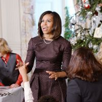 Michelle Obama ravissante pour le coup d'envoi de Noël à la Maison Blanche