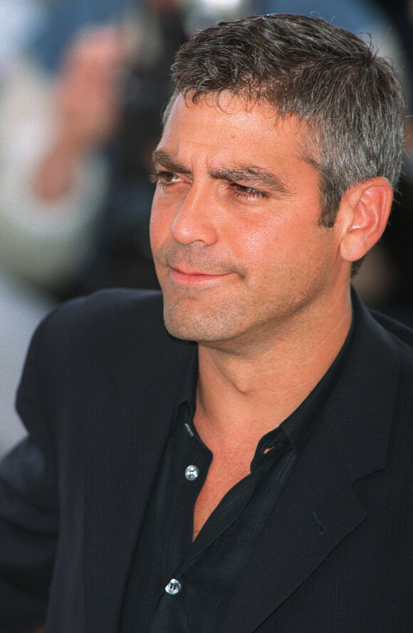 <p>George Clooney pour O Brother de Ethan & Joel Coen en juin 2000.</p>