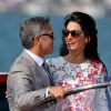 George Clooney et Amal Alamuddin apparaissent pour la première fois après leur mariage, le 28 septembre 2014, quittant l'Aman Grande Canal Venice après leur nuit de noces pour rallier le Cipriani pour un brunch avec leurs proches.