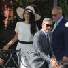 George Clooney et sa femme Amal Alamuddin (en Stella McQueen) quittant l'hôtel Cipriani pour se rendre au palais de Ca Farsetti à Venise, le 29 septembre 2014 pour leur mariage civil à la mairie de Venise qui va officialiser la cérémonie de samedi soir.