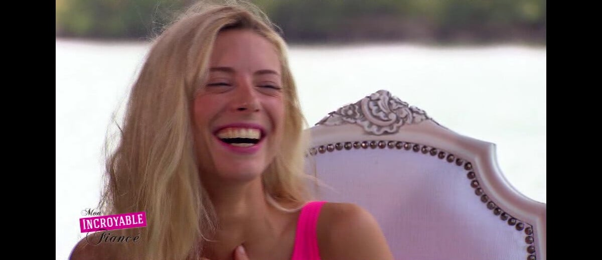 Photo Clara, souriante, dans Mon incroyable