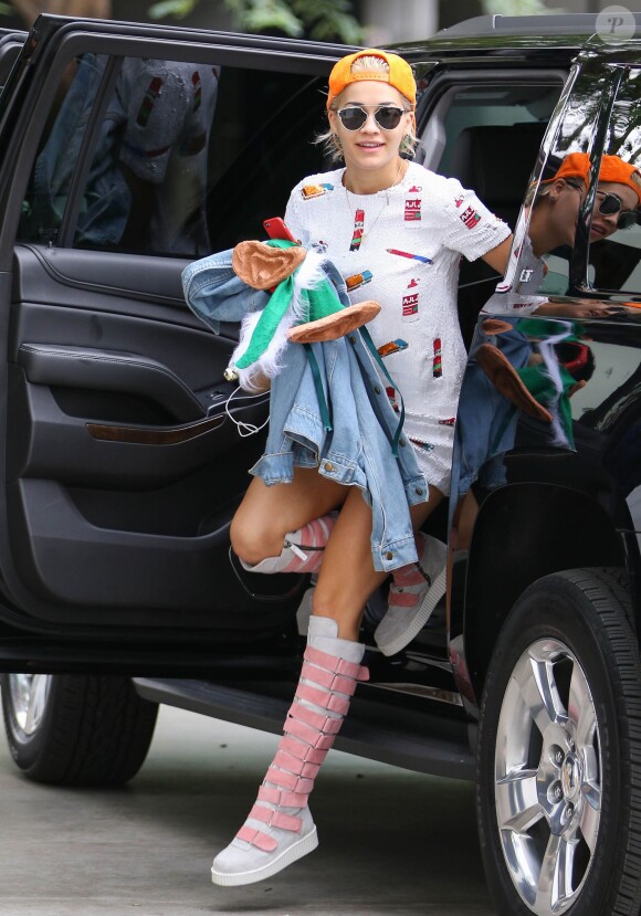 Rita Ora arrive au Staples Center pour les répétitions du concert KIIS FM's Jingle Ball au Staples Center. Los Angeles, le 5 décembre 2014.