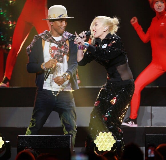 Pharrell Williams et Gwen Stefani prestent lors du KIIS FM's Jingle Ball 2014 au Staples Center. Los Angeles, le 5 décembre 2014.