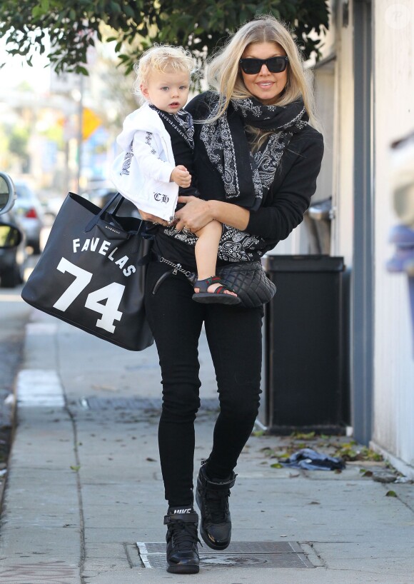 Fergie avec son fils Axl à Santa Monica, le 6 décembre 2014