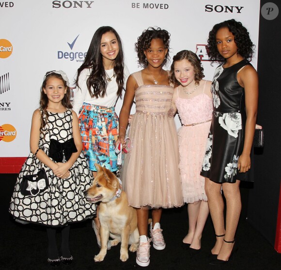 Amanda Troya, Eden Duncan Smith, Quveznhané Wallis, Zoe Margaret Colletti, Nicolette Pierini à la première du film "Annie" à New York, le 7 décembre 2014.