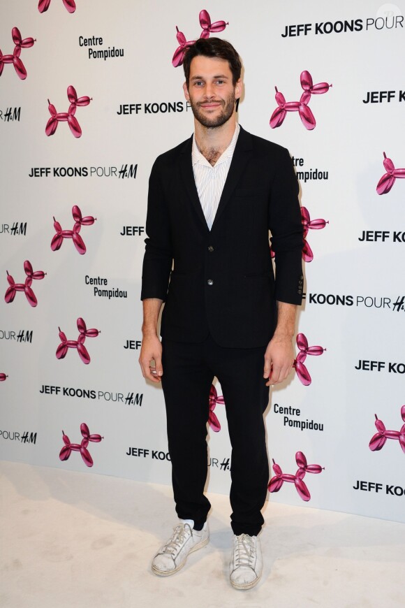 Le jeune créateur Simon Porte Jacquemus - Présentation du sac "Balloon Dog" de Jeff Koons pour H&M au centre Pompidou à Paris le 9 décembre 2014. 