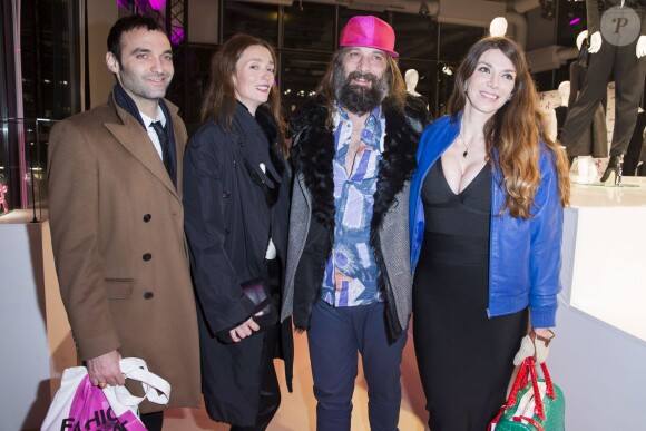 Virgile Bramly, Audrey Marnay, Sébastien Tellier et sa femme Amandine de la Richardière - Présentation du sac "Balloon Dog" de Jeff Koons pour H&M au centre Pompidou à Paris le 9 décembre 2014.
