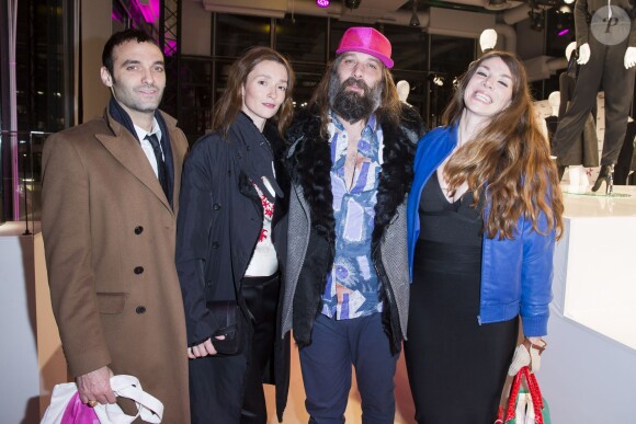 Virgile Bramly, Audrey Marnay, Sébastien Tellier et sa femme Amandine de la Richardière - Présentation du sac "Balloon Dog" de Jeff Koons pour H&M au centre Pompidou à Paris le 9 décembre 2014.