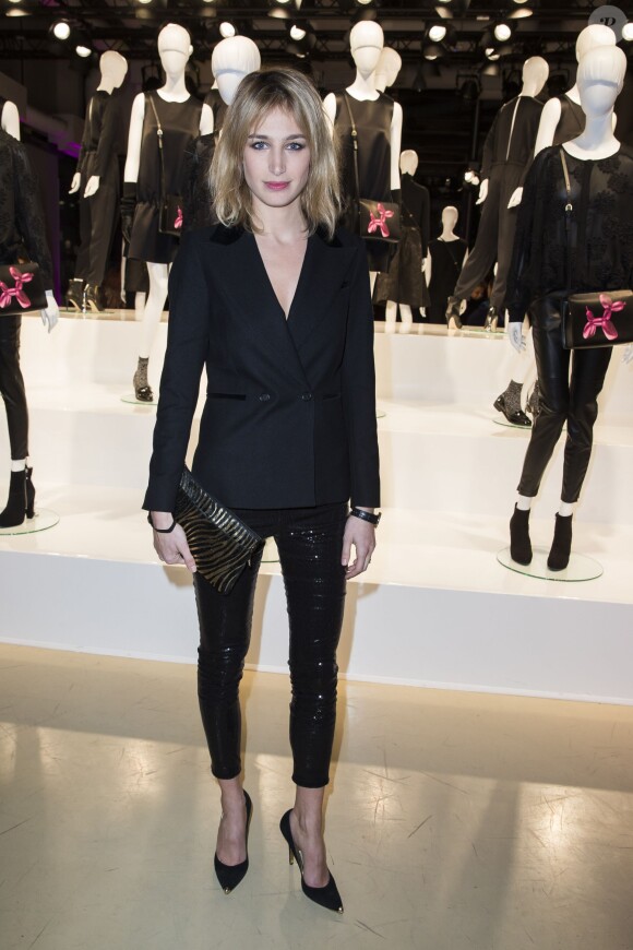 Pauline Lefèvre - Présentation du sac "Balloon Dog" de Jeff Koons pour H&M au centre Pompidou à Paris le 9 décembre 2014.