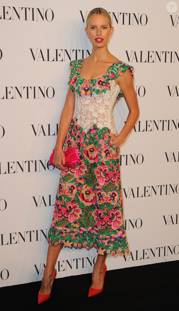 Karolina Kurkova assiste au défilé haute couture Valentino au Whitney Museum of American Art. New York, le 10 décembre 2014.