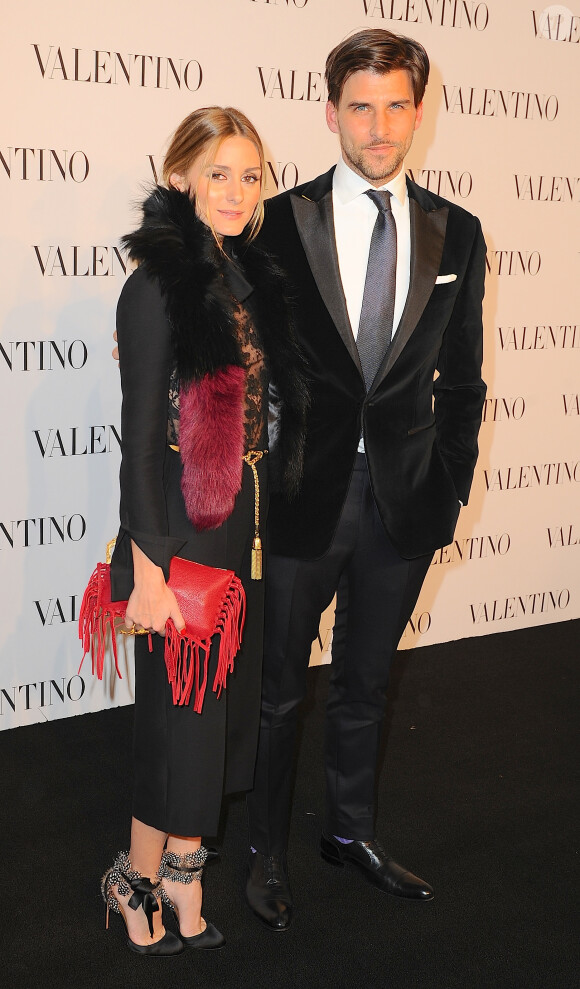 Olivia Palermo et son mari Johannes Huebl assistent au défilé haute couture Valentino au Whitney Museum of American Art. New York, le 10 décembre 2014.