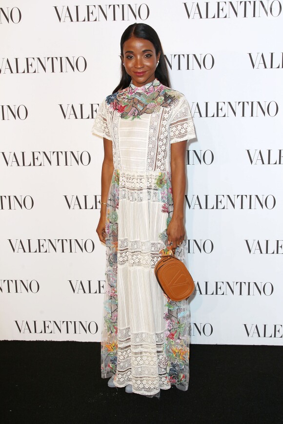 La créatrice de bijoux Genevieve Jones assiste au défilé haute couture Valentino au Whitney Museum of American Art. New York, le 10 décembre 2014.