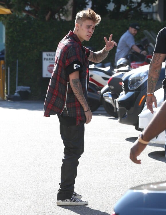 Justin Bieber s'amuse à conduire des Can-Am Spyder (motos à trois roues) avec son ami Lil Za à Los Angeles, le 21 août 2014.