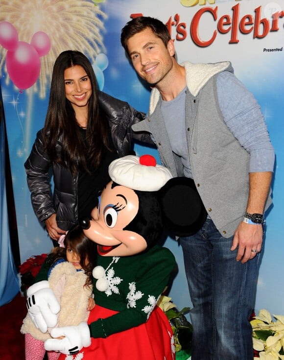 Roselyn Sanchez avec son mari et sa fille - Spectacle Disney On Ice Let's Celebrate ! à Los Angeles, le 11 décembre 2014