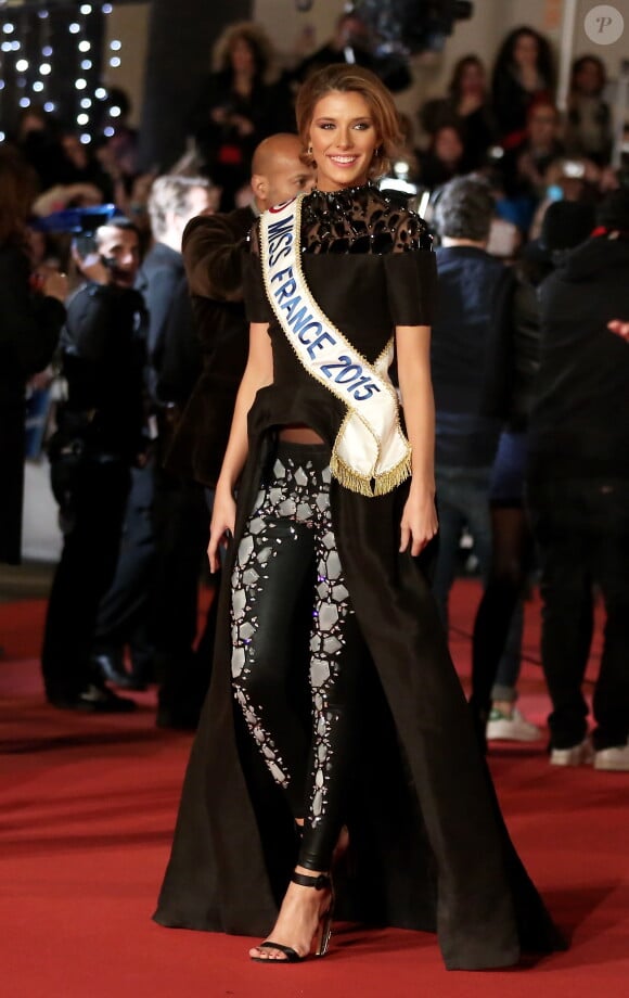 Camille Cerf (Miss France 2015), sur le tapis rouge de la 16e édition des NRJ Music Awards à Cannes, le samedi 13 décembre 2014.