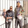 Josh Duhamel, sa femme Fergie et leur fils Axl vont prendre leur petit déjeuner à Brentwood. Le 13 décembre 2014