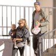  Josh Duhamel, sa femme Fergie et leur fils Axl vont prendre leur petit d&eacute;jeuner &agrave; Brentwood. Le 13 d&eacute;cembre 2014 