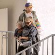  Josh Duhamel, sa femme Fergie et leur fils Axl vont prendre leur petit d&eacute;jeuner &agrave; Brentwood. Le 13 d&eacute;cembre 2014 