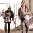  Josh Duhamel, sa femme Fergie et leur fils Axl vont prendre leur petit d&eacute;jeuner &agrave; Brentwood. Le 13 d&eacute;cembre 2014 
