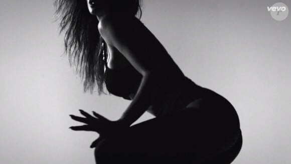 Nicole Scherzinger dévoile son nouveau clip "Bang" dans lequel la bombe est plus que sensuelle ! le 15 décembre 2014