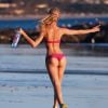 Kat Torres participe à un shooting pour 138 Water sur une plage de Malibu. Le 10 décembre 2014.