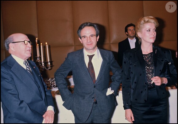 Marcel Dassault, Catherine Deneuve et François Truffaut lors de l'avant-première du film Le Dernier Métro à Paris en 1980