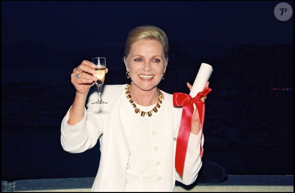 Virna Lisi et son prix d'interprétation à Cannes en 1994