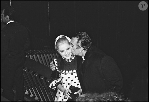 Virna Lisi et Anthony Quinn lors de l'avant-première du film La 25e Heure à Paris en 1967