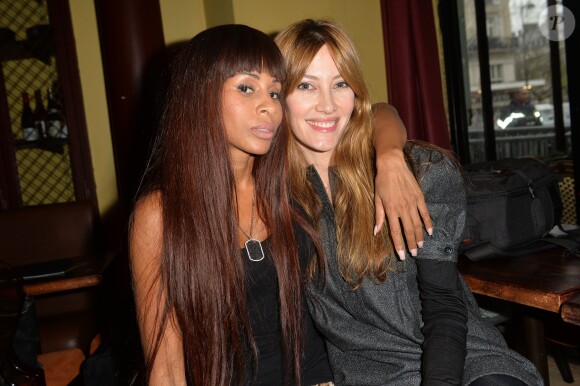 Mia Frye et Mareva Galanter présentent le programme "Talent Street" diffusé sur France Ô, au café Bataclan à Paris le 17 décembre 2014. 