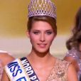  Camille Cerf (Miss Nord-Pas-de-Calais) est sacr&eacute;e Miss France 2015, lors de la c&eacute;r&eacute;monie de Miss France 2015 sur TF1, le samedi 6 d&eacute;cembre 2014. 