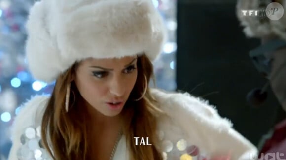 La chanteuse Tal dans Nos chers voisins - Un Noël presque parfait, le vendredi 26 décembre à 20h50 sur TF1.
