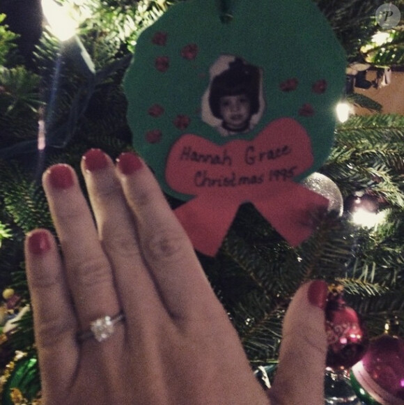 Phillip Phillips et Hannah Blackwell ont annoncé le 26 décembre 2014 leurs fiançailles. Photo publiée par Hannah Blackwell, portant sa bague, sur Instagram.