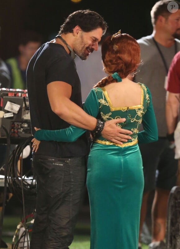 Sofia Vergara et Joe Manganiello sur le tournage de la série Modern Family à Los Angeles, le 18 septembre 2014. 