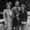 Le roi George VI, la reine mère et leurs filles les princesses Margaret et Elizabeth, future reine Elizabeth II, en 1938