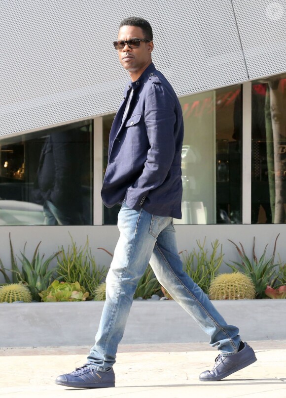 Chris Rock se promene dans les rues de West Hollywood le 16 mars 2013. 