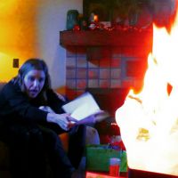 Sophia Bush: Un de ses cadeaux prend feu à Noël, elle publie les photos du drame