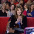 Carla Bruni lors de l'enregistrement de l'émission "Vivement Dimanche" à Paris le 10 décembre 2014. L'émission a été diffusée le 14 décembre 2014.