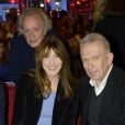 Didier Barbelivien, Carla Bruni et Jean Paul Gaultier lors de l'enregistrement de l'émission "Vivement Dimanche" à Paris le 10 décembre 2014. L'émission a été diffusée le 14 décembre 2014.