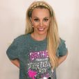 Britney Spears porte le t-shirt édité pour soutenir la recherche contre le cancer, le 31 décembre 2014.