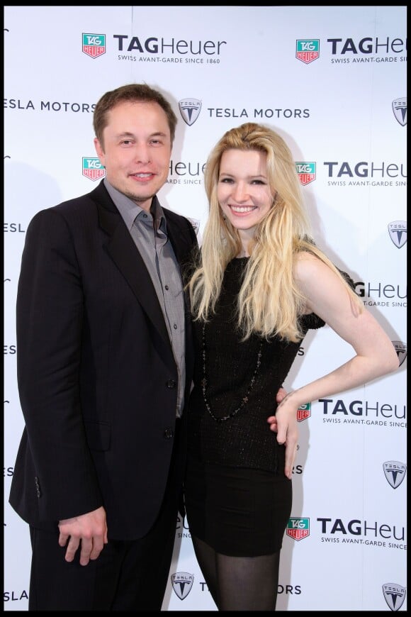 Elon Musk et sa femme pour les 150 ans de Tag Heuer à Paris le 29 septembre 2010. 