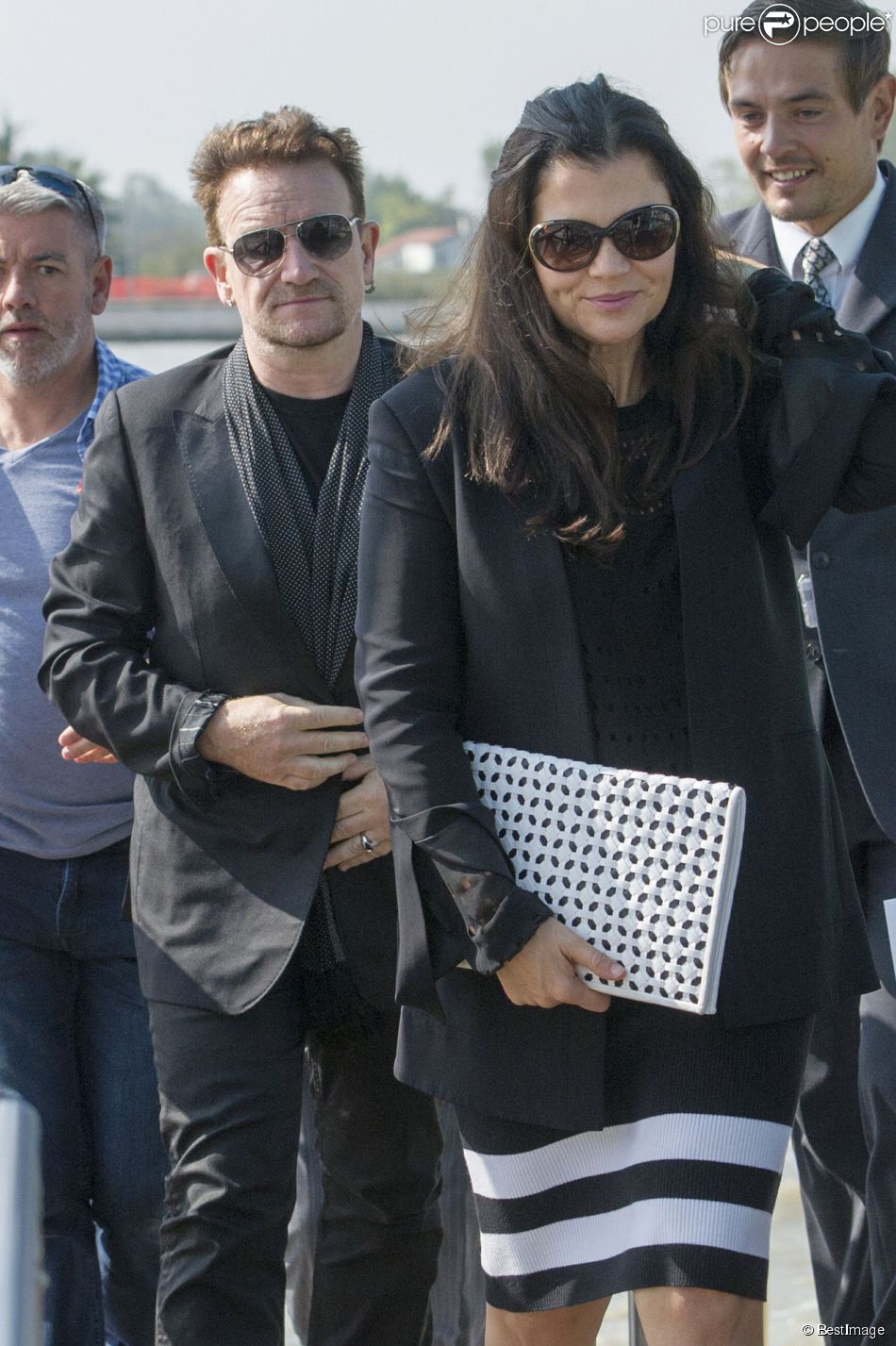  Le chanteur Bono et sa femme Ali Hewson quittent Venise, le 29 septembre 2014 apr&amp;egrave;s avoir assist&amp;eacute; ce week-end au mariage de George Clooney et sa femme Amal Alamuddin. 