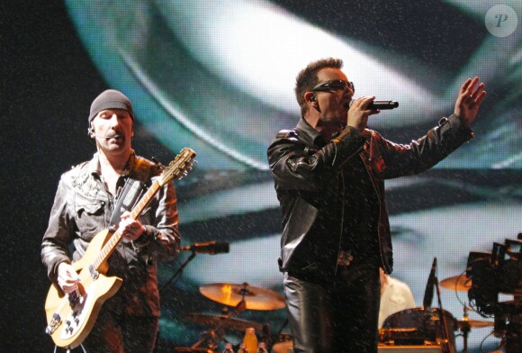 The Edge et Bono de U2 à Somerset, le 24 juin 2011. 