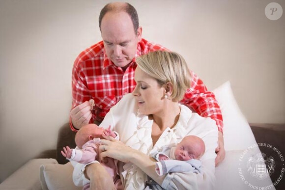 Le prince Albert et la princesse Charlene de Monaco ont pu passer Noël en famille avec leurs jumeaux le prince Jacques et la princesse Gabriella, nés le 10 décembre 2014.
